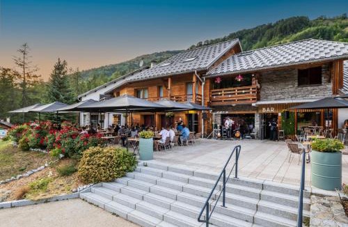 Orcieres Hotel | Hôtel et Camping O2 Orcières Outdoor Area