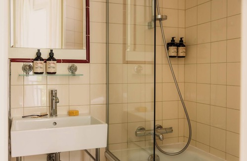 17th Arrondissement Hotel | Hôtel Gaston
