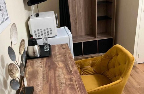 Roannes-Saint-Mary Hotel | Hôtel Le Castanea Entre Aurillac et Marcolès Auvergne