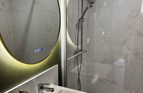 Cherbourg-en-Cotentin Hotel | Hôtel Le Tiburon