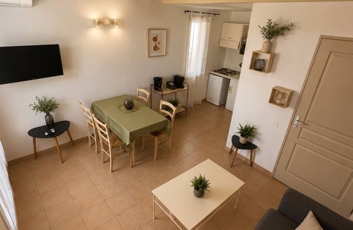 Gallargues-le-Montueux House | Hôtel Restaurant Les Jasses de Camargue