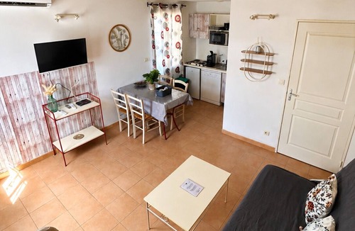 Gallargues-le-Montueux House | Hôtel Restaurant Les Jasses de Camargue