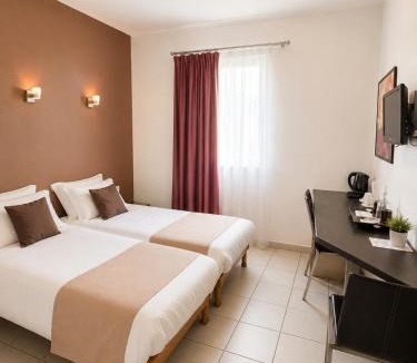 Gallargues-le-Montueux Hotel | Hôtel Restaurant Les Jasses de Camargue