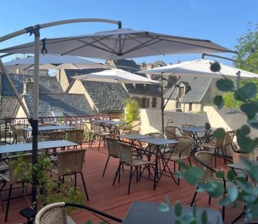 Salers Hotel | Hôtel Restaurant Le Beffroi