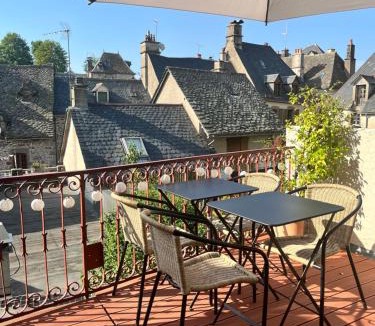 Salers Hotel | Hôtel Restaurant Le Beffroi