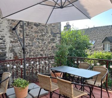 Salers Hotel | Hôtel Restaurant Le Beffroi