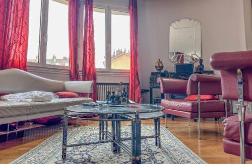 Quartier Hyper-Centre Apartment | #H3 Le Fantasque City-center shops nearby T2