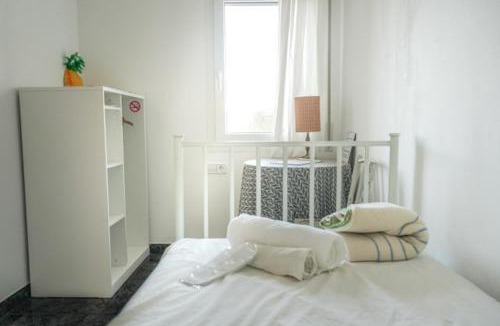 Torrelles de Foix House | Habitación doble con Balcón - Casa rural compartida - Coliving