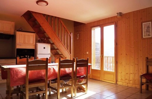 Saint-Jean-d'Arves Apartment | Half-chalet with 10 beds, clear view