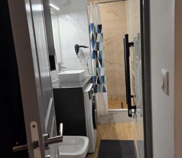 Hincmar Apartment | Hamdan Suite