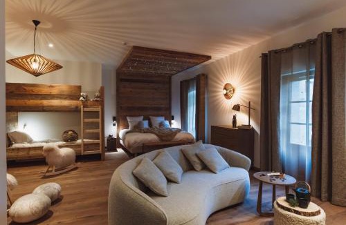 Font-Romeu-Odeillo-Via Hotel | Handwritten Font Romeu