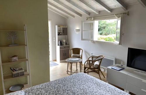 Sare Bed & Breakfast | Harizpe Berria House at the Foot of La Rhune