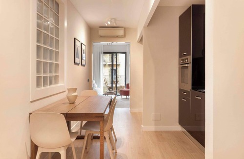 Sant Gervasi Apartment | HAUS/LLAR/HOME - Two Bedroom Apartment with Balcony