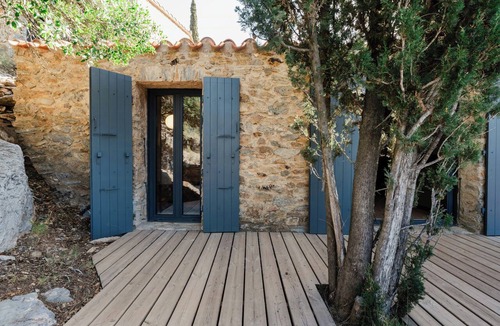 Camelas House | Hilltop sheepfold in Castelnou