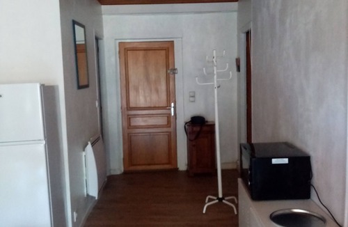 Aurillac Apartment | Historic center, T1 apartment with balcony and river view
