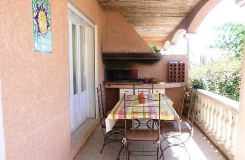Saint-Hippolyte House | Homerez - House 3 km away from the beach for 7 ppl. with shared pool and terrace