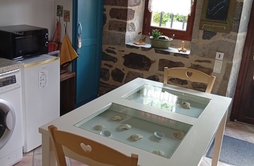 Saint-Martin-sous-Vigouroux House | Holiday Home 'Cantalou'