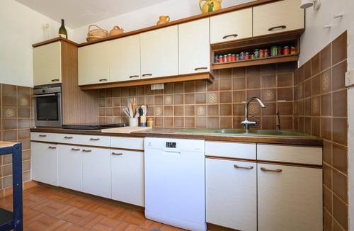 Entraigues-sur-la-Sorgue House | Holiday Home “Villa Les 2 Pins Piscine” – Garden, Trampoline, Sleeps 14