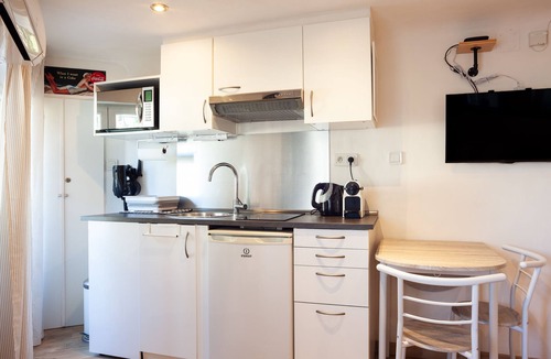 Notre-Dame du Mont Apartment | Holiday Apartment "Central Marseille" with Balcony & Wi-Fi