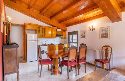 Les Iglesies Apartment | Holiday Apartment "Casa Batlle Ginebro" with Mountain View & Wi-Fi