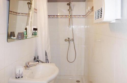 Bellegarde House | Holiday cottage with private terrace, Bellegarde