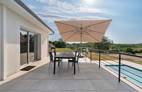 Saint-Cernin-de-Larche House | Holiday Home Alfaro with Private Pool