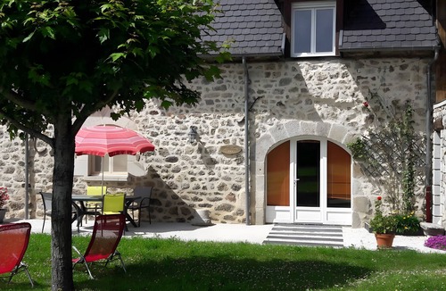 Saint-Mamet-la-Salvetat House | Holiday Home 'Gîte Le Rosier' with Wi-Fi