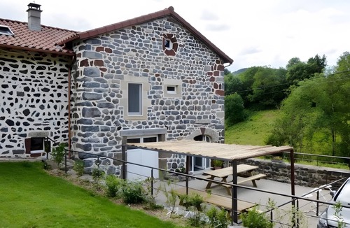 Saint-Privat-d'Allier House | Holiday Home “Gîte De La Ribeyre” with Mountain View, Shared Terrace & Wi-Fi
