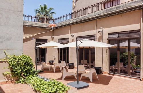 Vilafranca del Penedes Apartment | Holiday Home 'Apartament Xarello' with Terraces