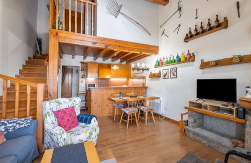 Bellver de Cerdanya House | Holiday Home 'Casa Pepe Baltarga' with Mountain View, Private Terrace and Wi-Fi