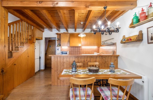 Bellver de Cerdanya House | Holiday Home 'Casa Pepe Baltarga' with Mountain View, Private Terrace and Wi-Fi