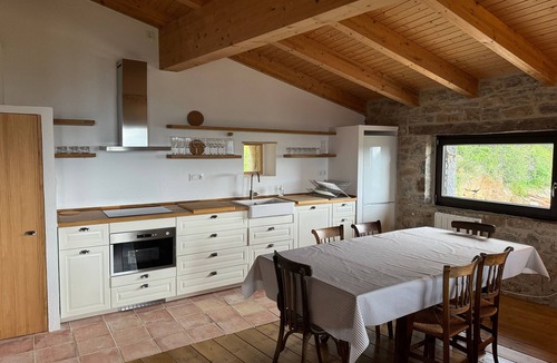 Ogassa House | Holiday Home 'La Cavallera' with Mountain Views, Shared Garden & Wi-Fi
