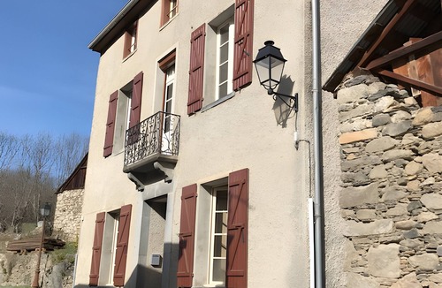 Cazeaux-de-Larboust House | Holiday Home "Galy" with Mountain View, Private Garden and Wi-Fi