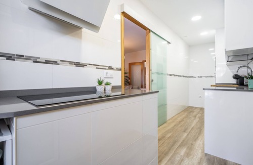 Calafell House | Holiday Home "Another Day in Paradise" with Mountain Views, Pool and Wi-Fi