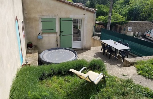 Graissessac House | Holiday Home 'Aux Portes De La Forêt' with Mountain View, Wi-Fi & Air Conditioning