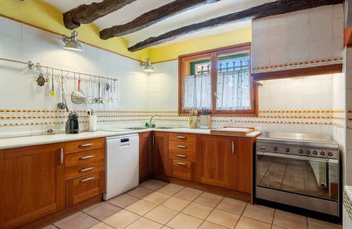 Bonastre House | Holiday Home 'Bonastre' with Mountain View, Private Pool and Wi-Fi