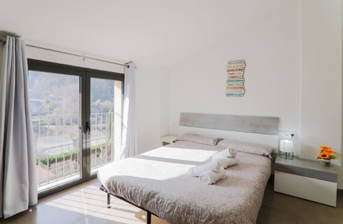 Cercs House | Holiday Home 'Ca Baells' with Private Terrace and Wi-Fi