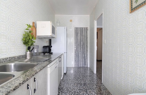 Torregrossa House | Holiday Home 'Cal Marcos' with Private Terrace, Private Garden and Wi-Fi