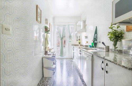 Torregrossa House | Holiday Home 'Cal Marcos' with Private Terrace, Private Garden and Wi-Fi