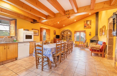 Casserres House | Holiday Home 'Cal Viudet Vell' with Mountain View, Private Pool and Wi-Fi