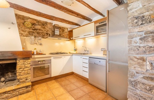 Copons House | Holiday Home 'Can Favo' with Mountain View, Private Pool and Air Conditioning