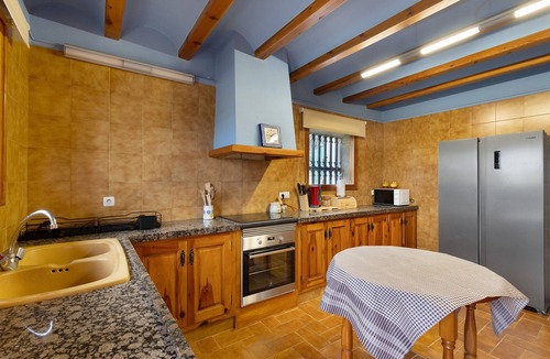 Avia House | Holiday Home 'Casanova De Noet' with Private Pool, Private Terrace and Wi-Fi