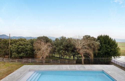 Avia House | Holiday Home 'Casanova De Noet' with Private Pool, Private Terrace and Wi-Fi