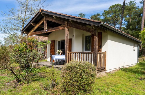Ondres House | Holiday Home 'Cosy Pavillon 2chambres Proche Mer' with Shared Pool, Private Terrace and Wi-Fi