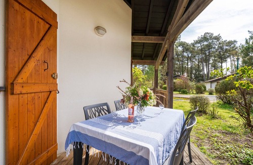 Ondres House | Holiday Home 'Cosy Pavillon 2chambres Proche Mer' with Shared Pool, Private Terrace and Wi-Fi