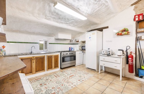Clariana de Cardener House | Holiday Home 'El Porxet' with Mountain Views, Shared Pool and Wi-Fi