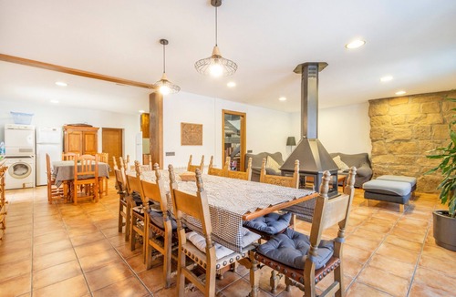 Puigreig House | Holiday Home 'El Puig De Fonollet' with Mountain View, Wi-Fi and Air Conditioning