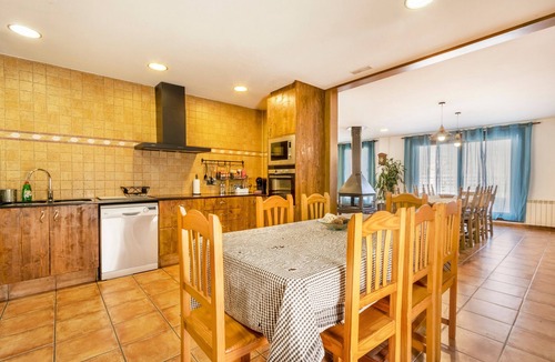 Puigreig House | Holiday Home 'El Puig De Fonollet' with Mountain View, Wi-Fi and Air Conditioning