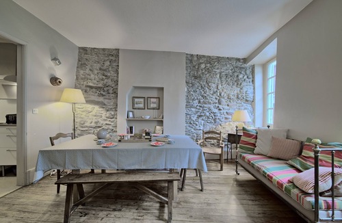 Bagneres-de-Luchon House | Holiday Home 'Maison Familiale' with Mountain View and Wi-Fi