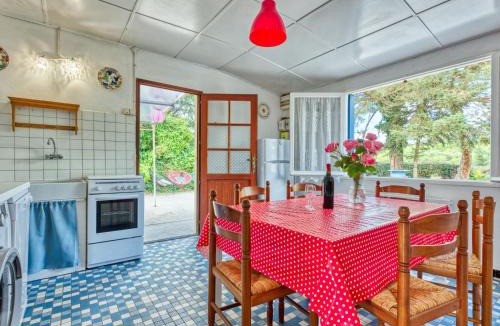 Jau-Dignac-et-Loirac House | Holiday Home Pontac-Gadet 1 by Interhome